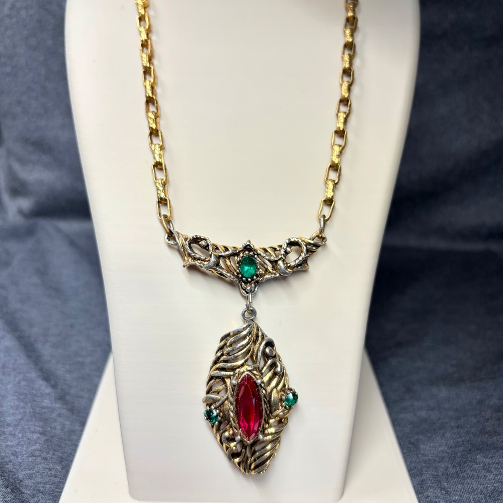 Necklace Gold Tone Red and Green Glass Victorian Style 19 Inch